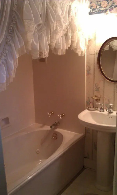 2439 Fairfield "A Bed and Breakfast"