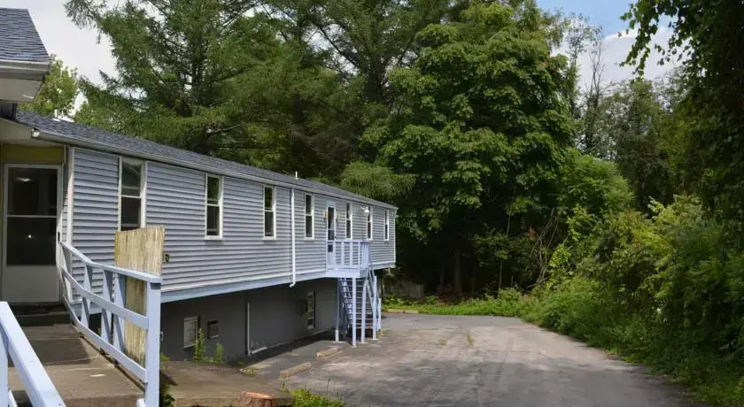 Pine Grove Motel