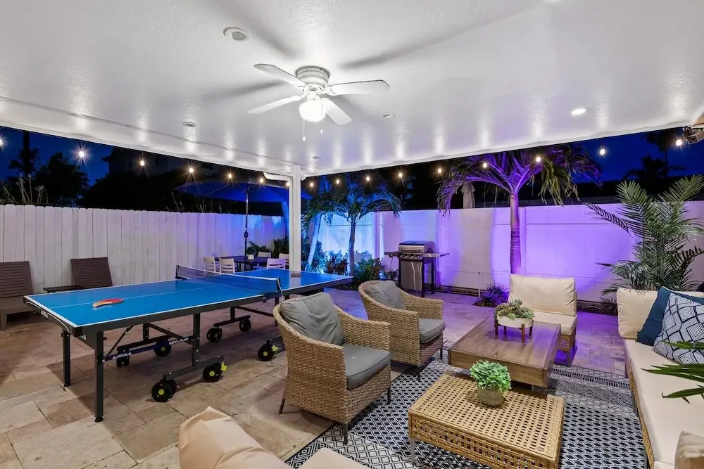 6 BR With Heated Pool Close to Beach