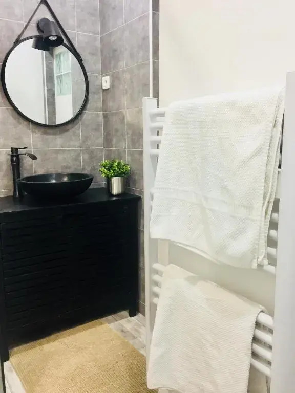 Studio 4 personnes avec piscine, tennis