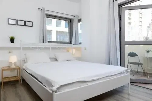 Beachfront 52 by Tlv 2 Rent
