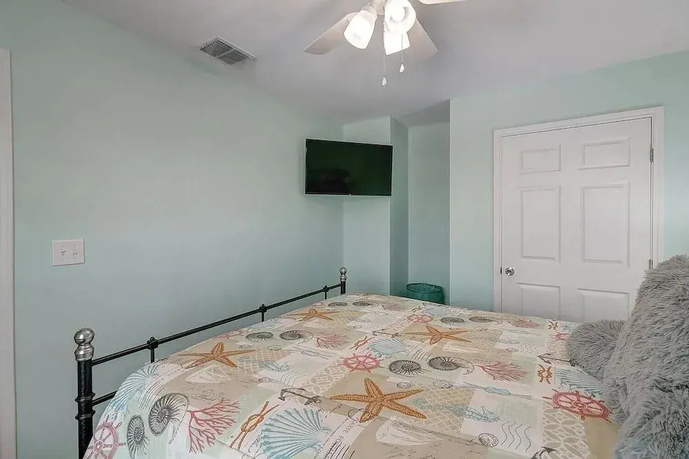 Fisherman's Inn 2 Bedroom Home by RedAwning