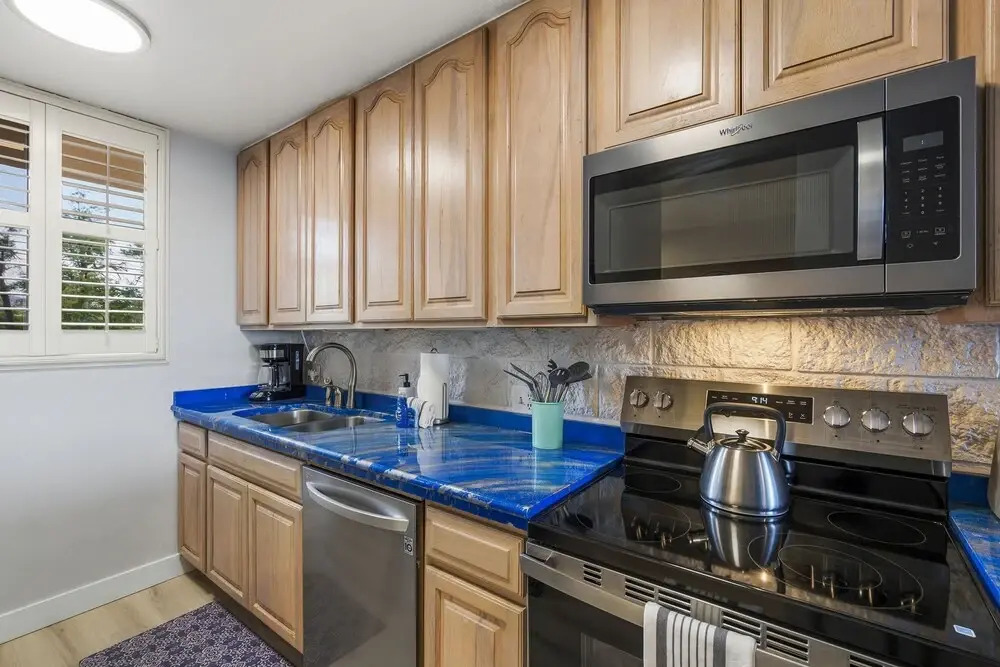 Experience Oceanfront Luxury at Kanai A Nalu 209, a Spacious 2-bd/2ba Condo, AC!