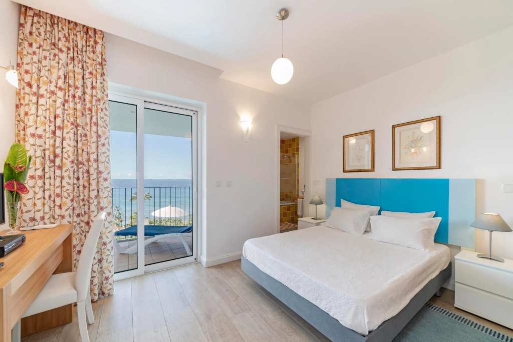 Delightful villa with infinity pool and outstanding views | Villa Do Mar III