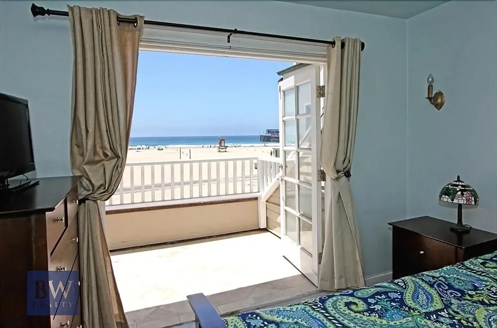 2000 W Ocean Front Liu 3 Bedroom Home