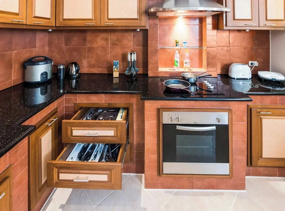 Luxury 2BR Pool Villa Pratamnak Soi5- 50m to Beach