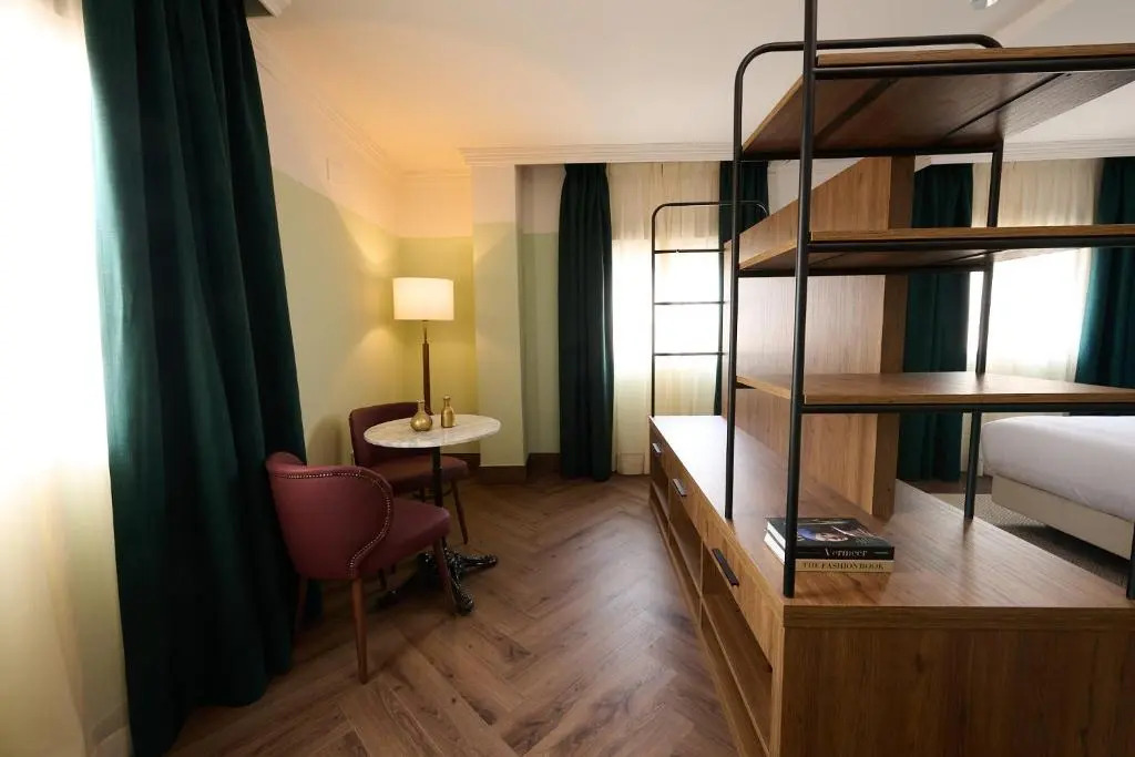 Honest Granada Hotel