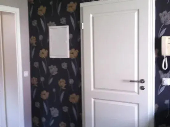 Apartment Vis-a-vis