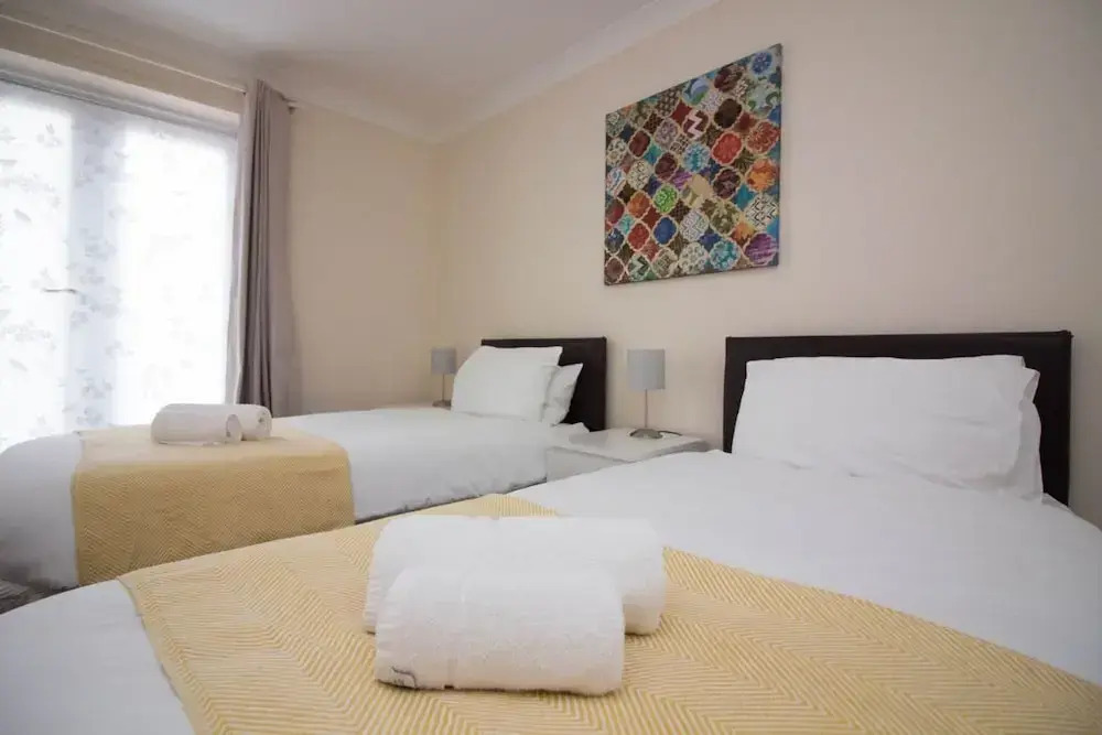 Stayzo Penthouse Accommodation 2- Premier Lodge