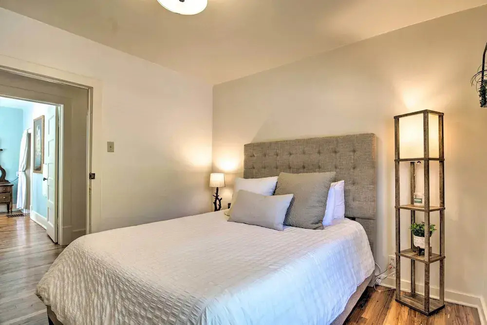 Historic Apartment - Walk to CSU Campus + Old Town