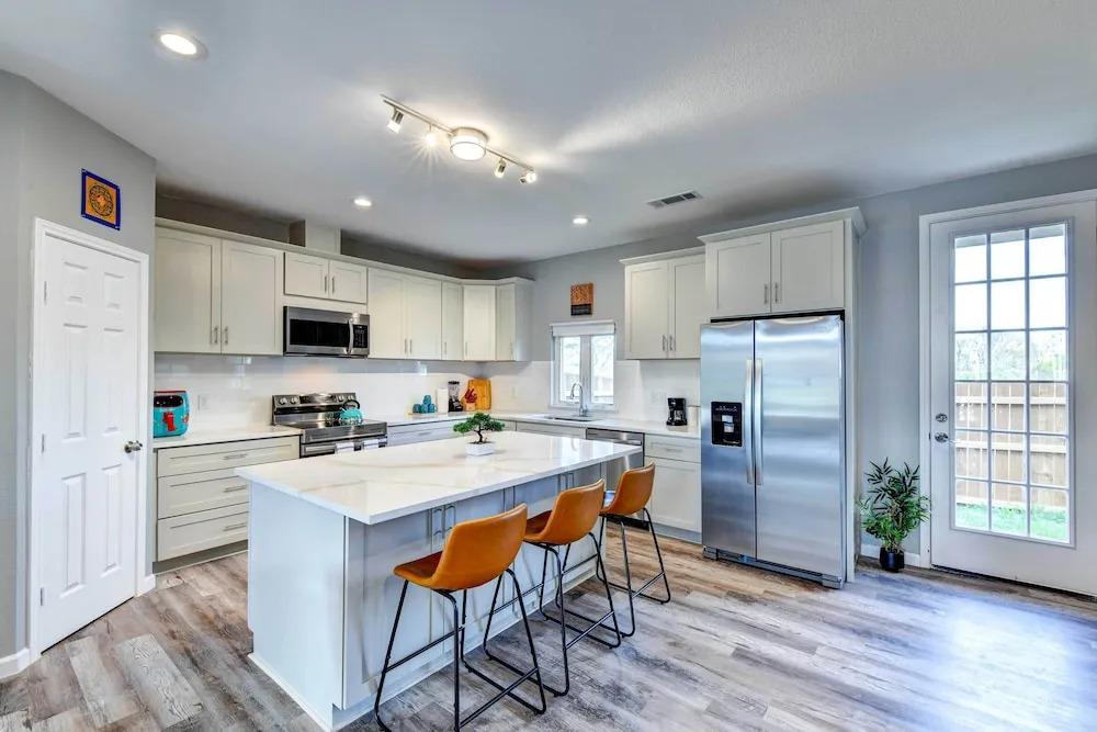 Arlington Home w/ Yard: 2 Mi to At&t Stadium!