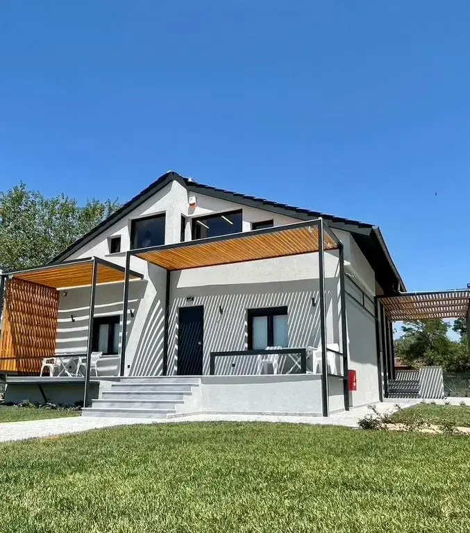 Agora Luxury Studios & Suites