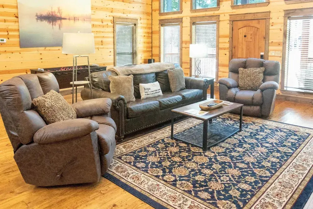 Broken Bow Cabin w/ Hot Tub & Outdoor Fireplace!
