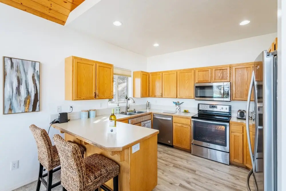 Tailwinds Farm, Secluded On The River, Amazing Views 4 Bedroom Home by Redawning