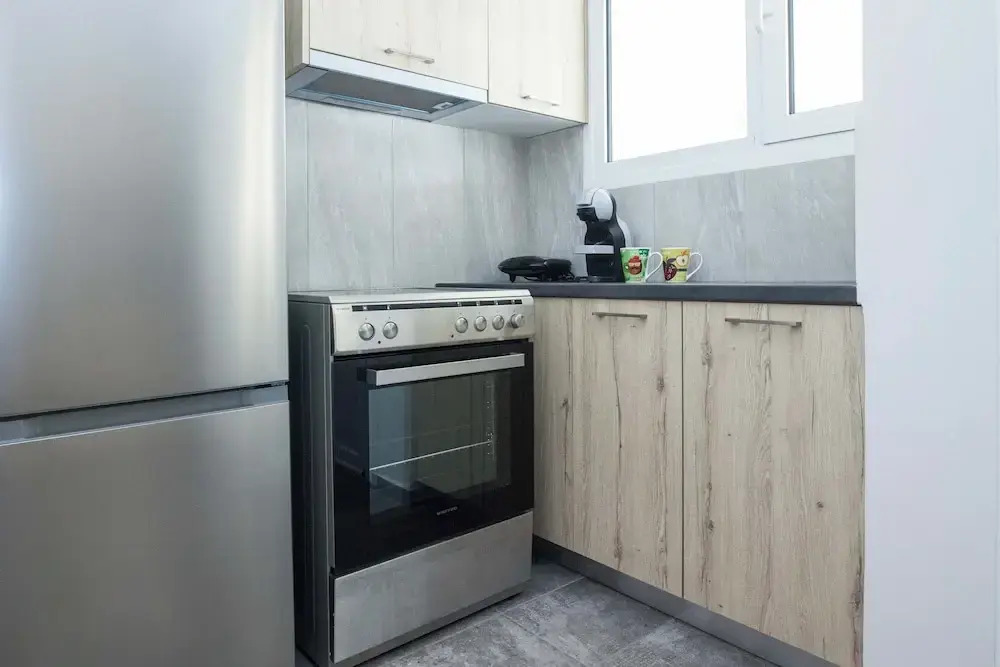 Modern 1 Bd Balcony Apt in Kato Patisia