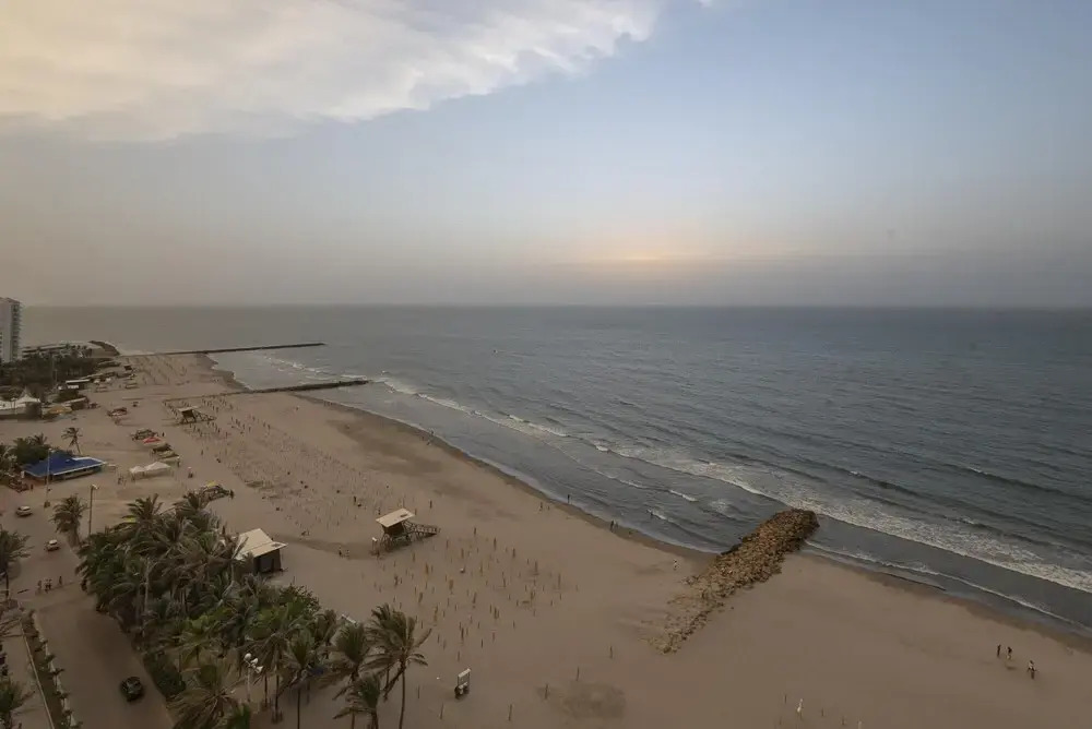 Relaxing 1 BR Beachfront Apartment w Wifi and Pool