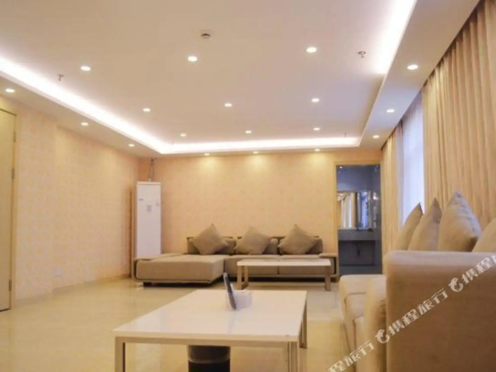 Q+ Bailing Ejia Business Hotel (Shanghai International Tourism Resort)
