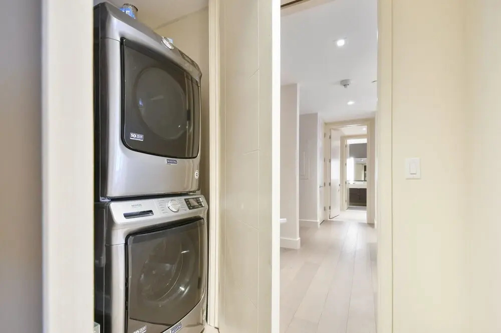2 Bedroom Lift - Modern & Ski-in, Ski-out Condo by Redawning