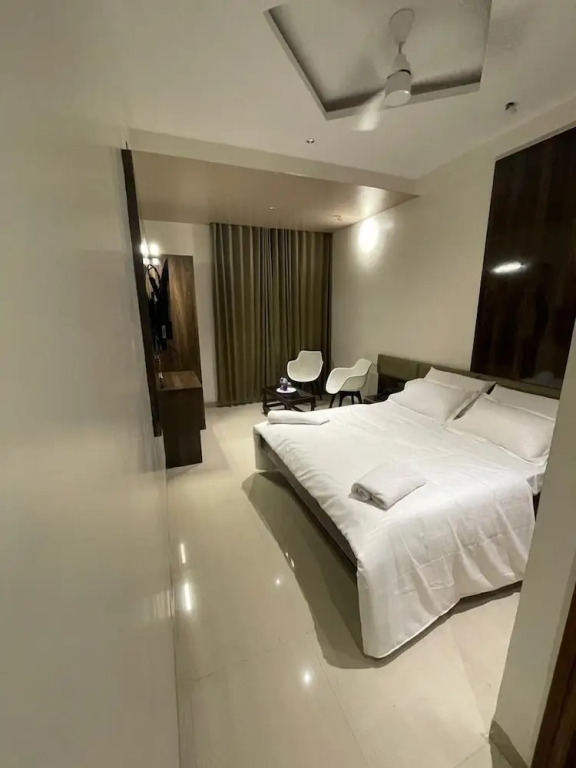 Model Grand Inn