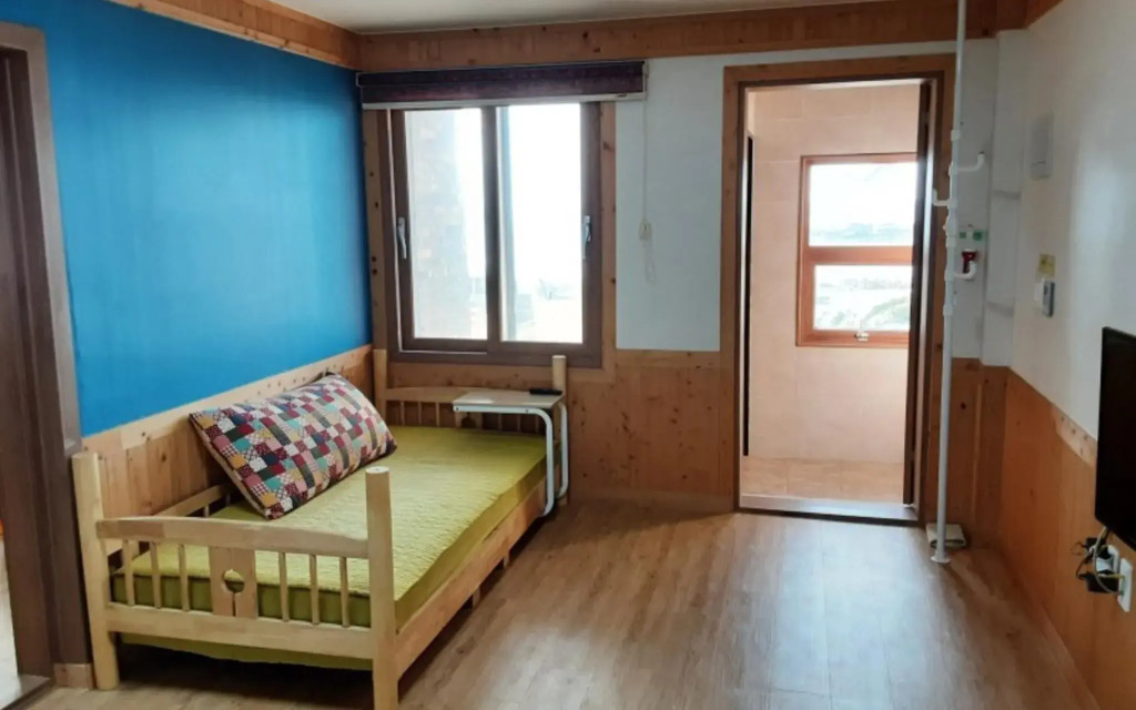 Seogwipo Hayanunduk Pension