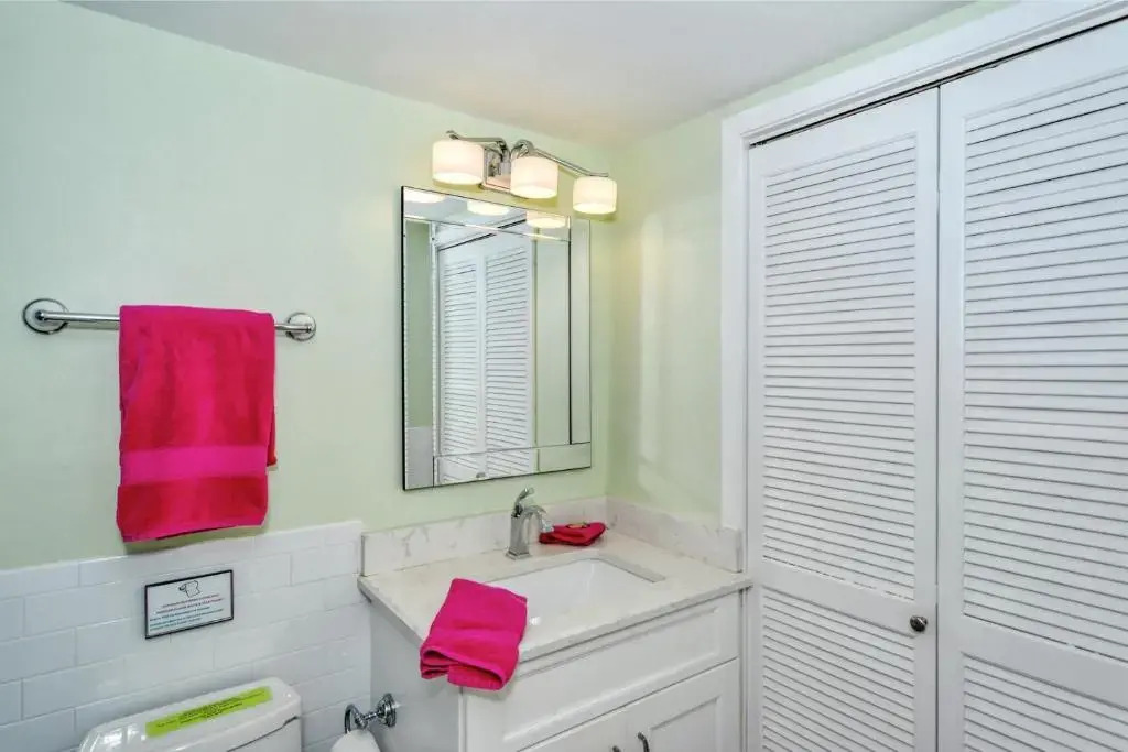 LaPlaya 103A Time to relax Enjoy the peaceful, private beach just a shells throw from your door