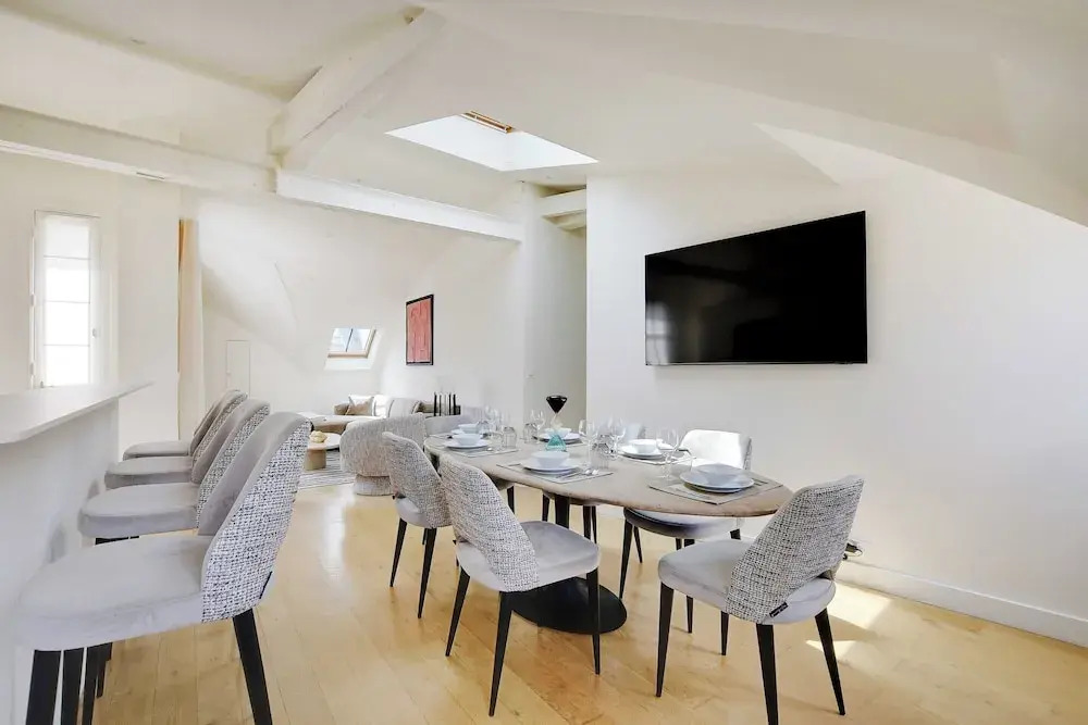 Apt a/c 3br/6p - Saint-lazare/les Champs Elysee