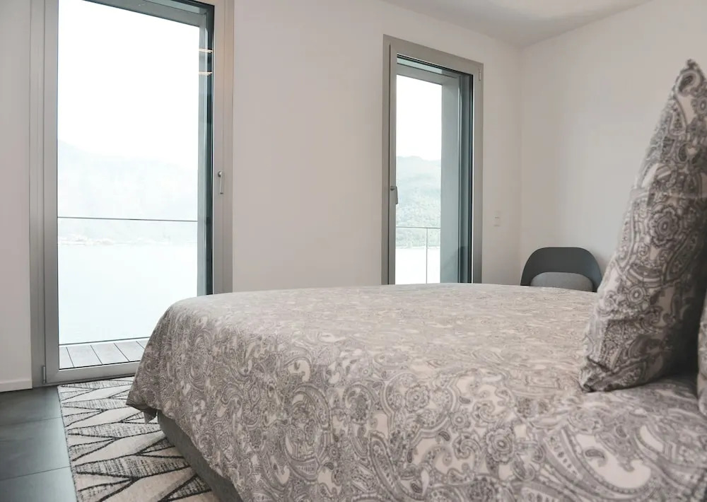 Front Lake Vacation Rental Melì in Melide