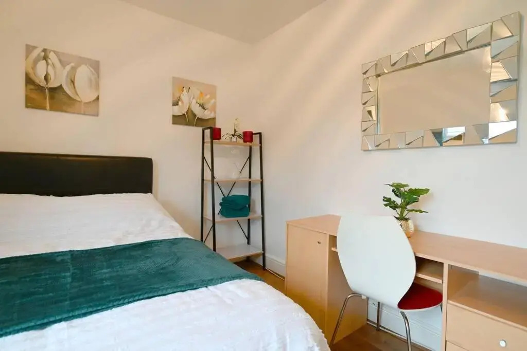 4 Bed Town House 'Reading Town Centre'