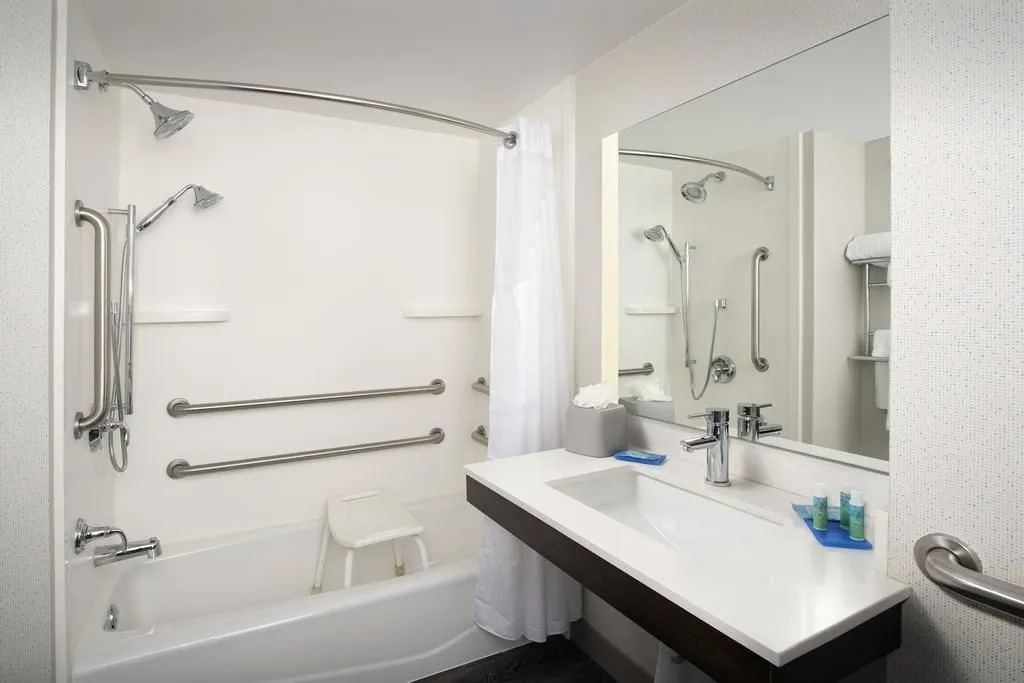 Holiday Inn Express & Suites Baltimore - BWI Airport North by IHG