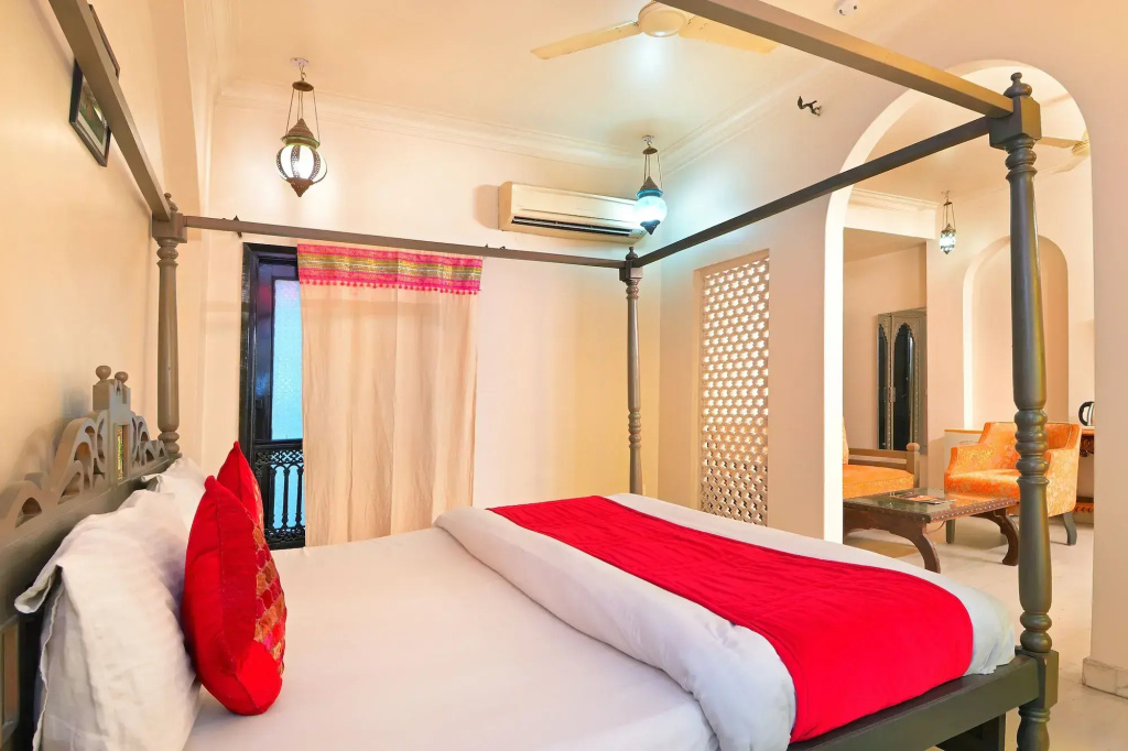Jyoti Mahal A Royal Heritage Hotel - 5 Mins from New Delhi Railway station & 2Mins From Metro