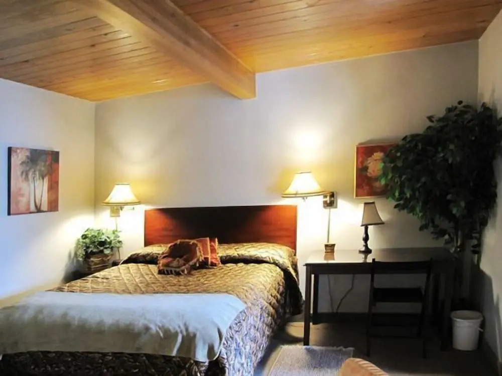 Hudson Manor Inn