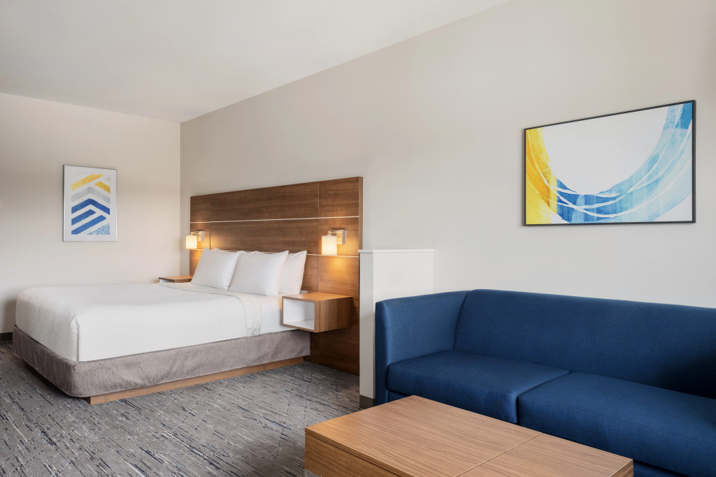 Holiday Inn Express & Suites Victoria-Colwood by IHG