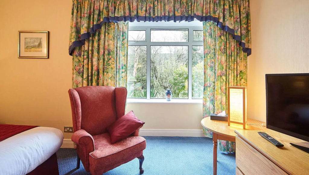 The Cedar Lodge Hotel and Restaurant