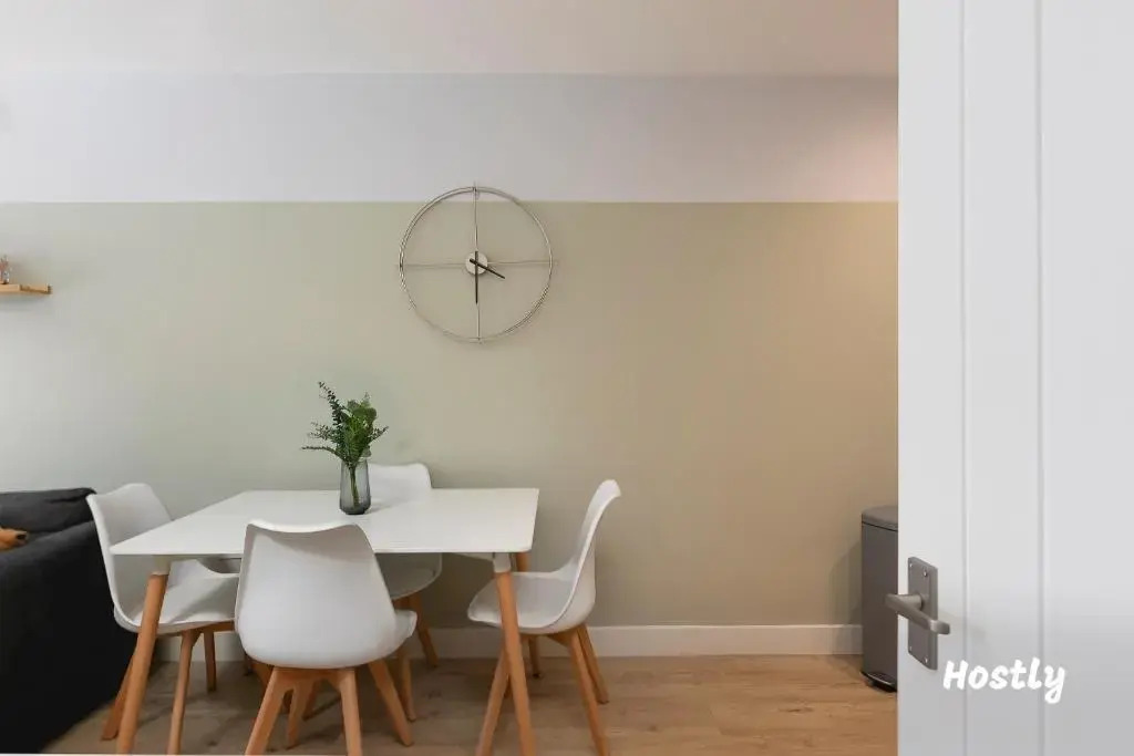 Wesley Gate Apartments - Building 3, by Hostly