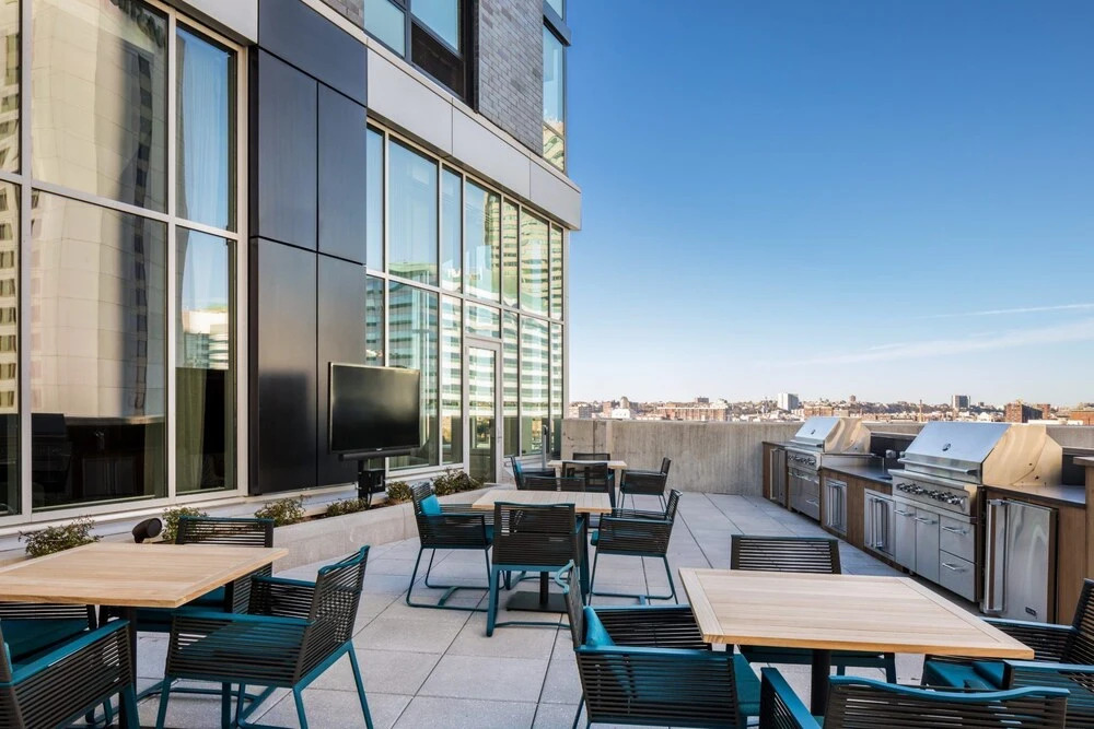 Deedee's Sky Rise Apartments - Newport 2