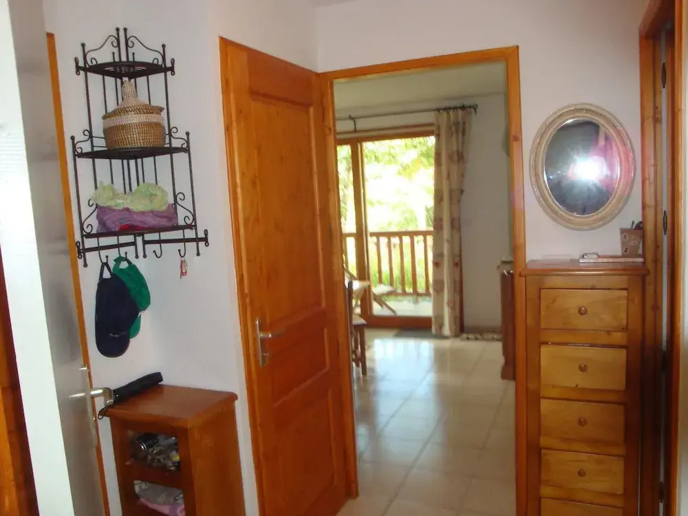 2 Rooms 4 People 3 North West Facing