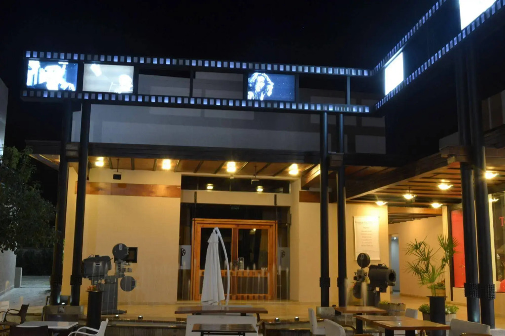 Plaza Paradiso by Camberland