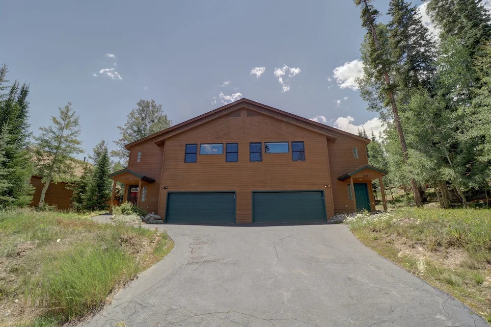 Cutty Sark Grand 6br 4.5ba Mountain Views 6 Bedroom Townhouse by RedAwning