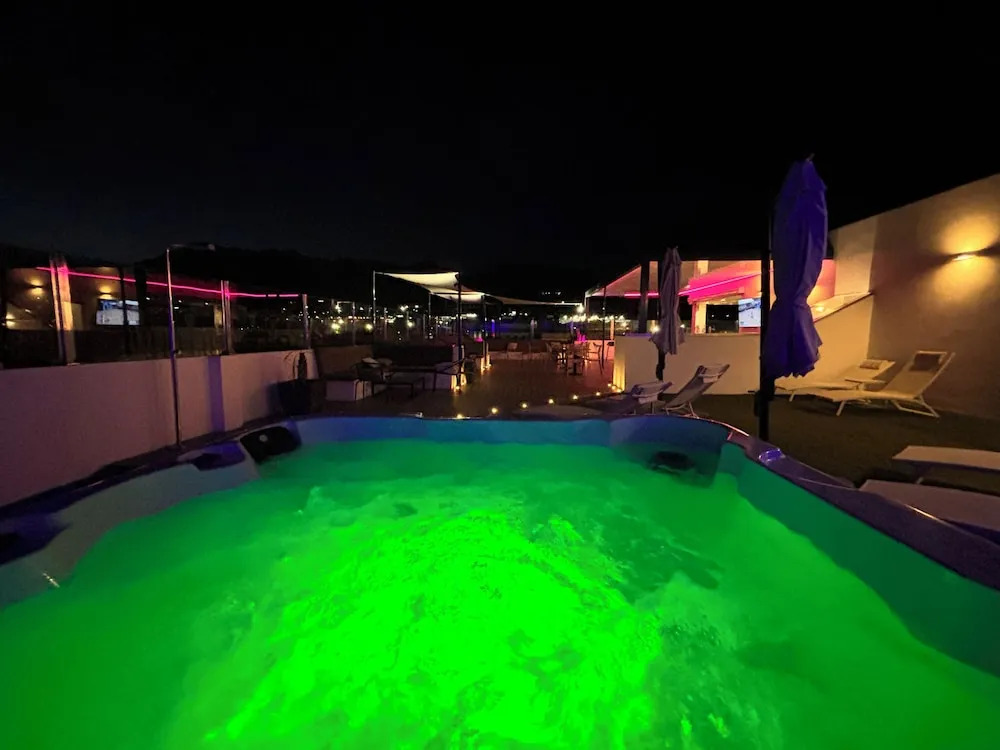 DAOS Suites & Terrace Marbella