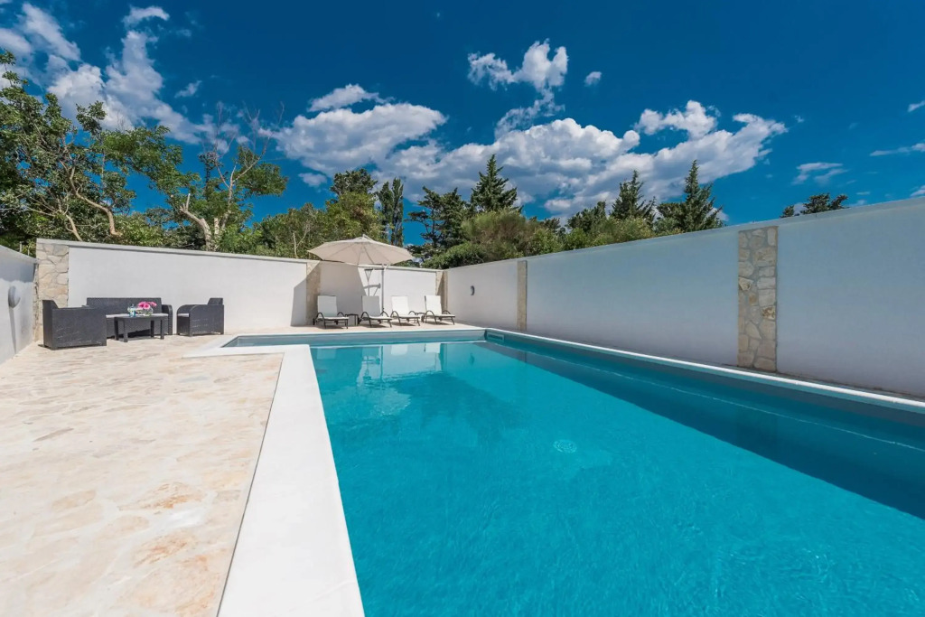 Villa Star 4 luxury apartment with a pool