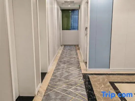 Bolei Luxury Hotel (Jingzhu Plaza Southhua First Branch)