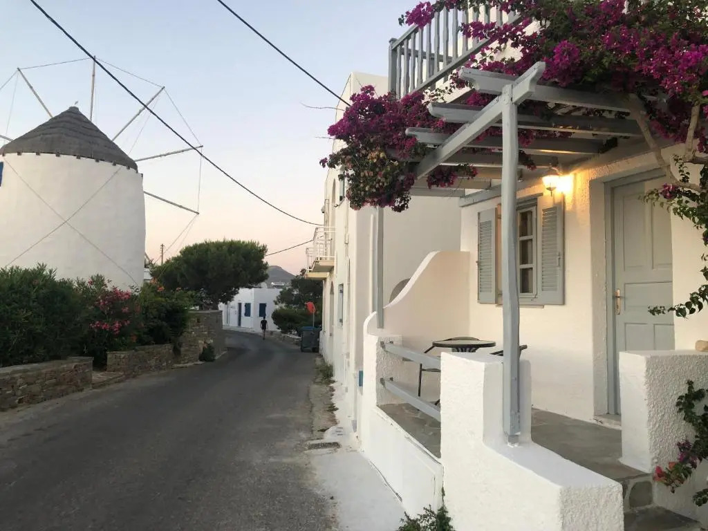 Santanna White Houses
