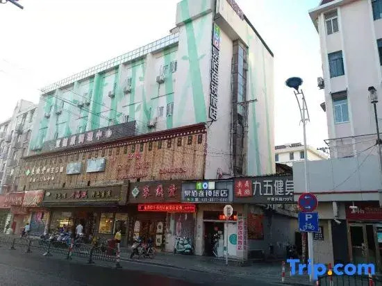 100 Inn (Small Shanghai pedestrian street)