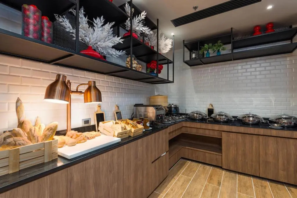 Отель Maitria Hotel Rama 9 Bangkok