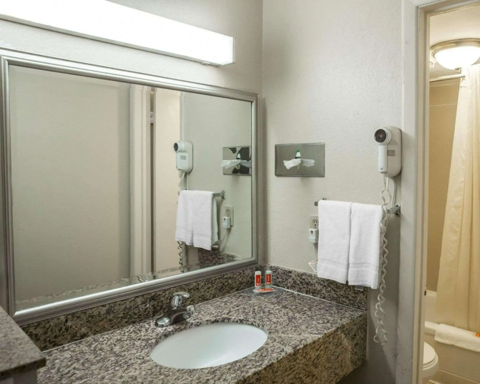 Econo Lodge Washington NC North