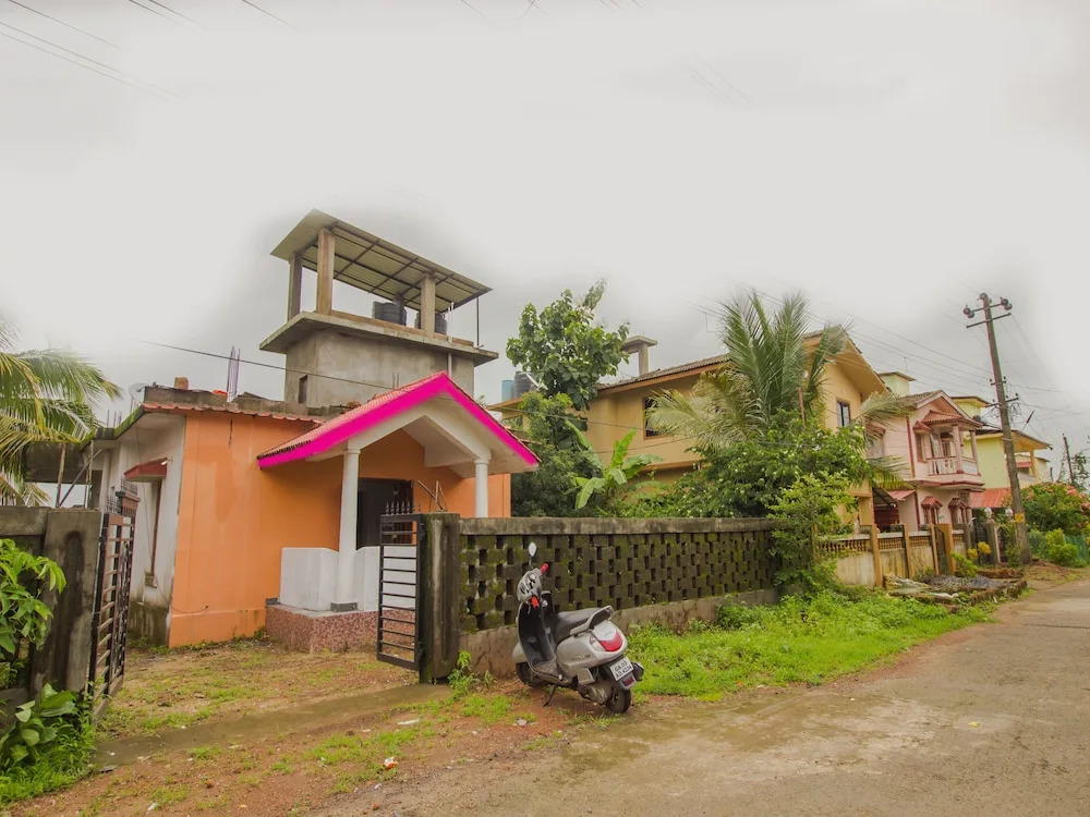 OYO 14239 Home Spacious 1BHK Camurlim Park