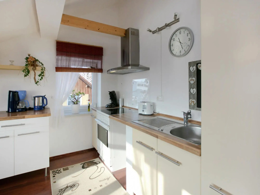 Sunny Terrace Apartment