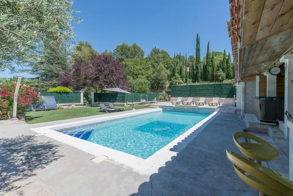 House With 3 Bedrooms in Oppède, With Wonderful Mountain View, Private