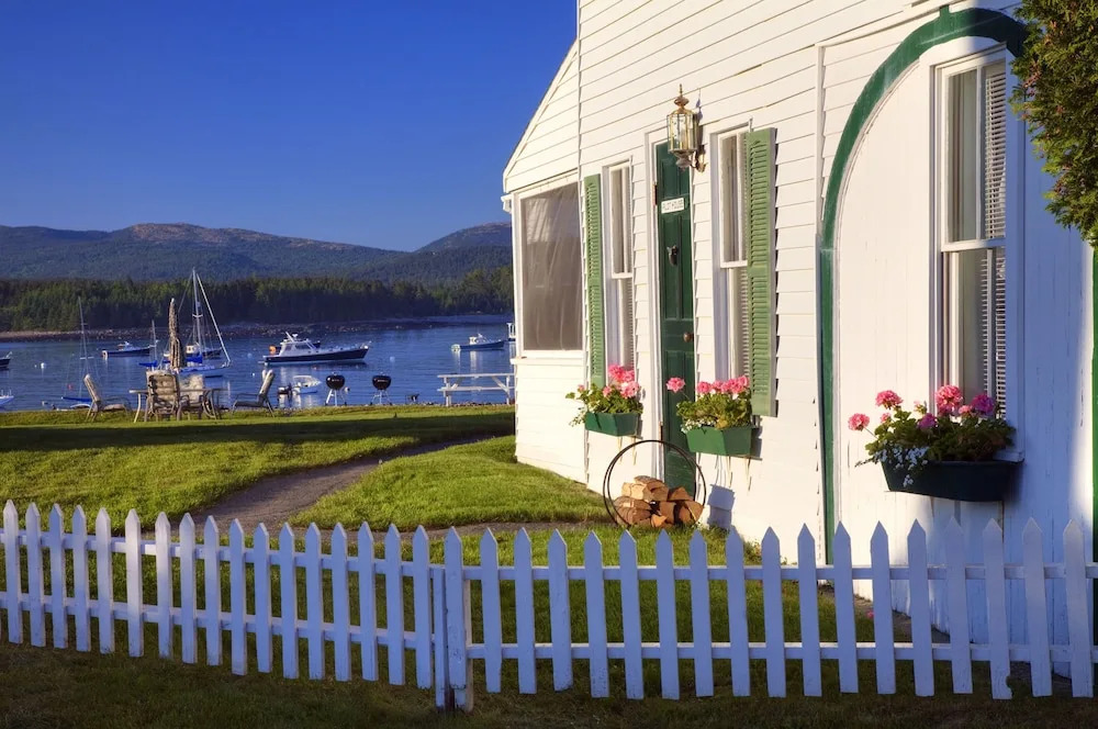 Moorings Inn Waterfront