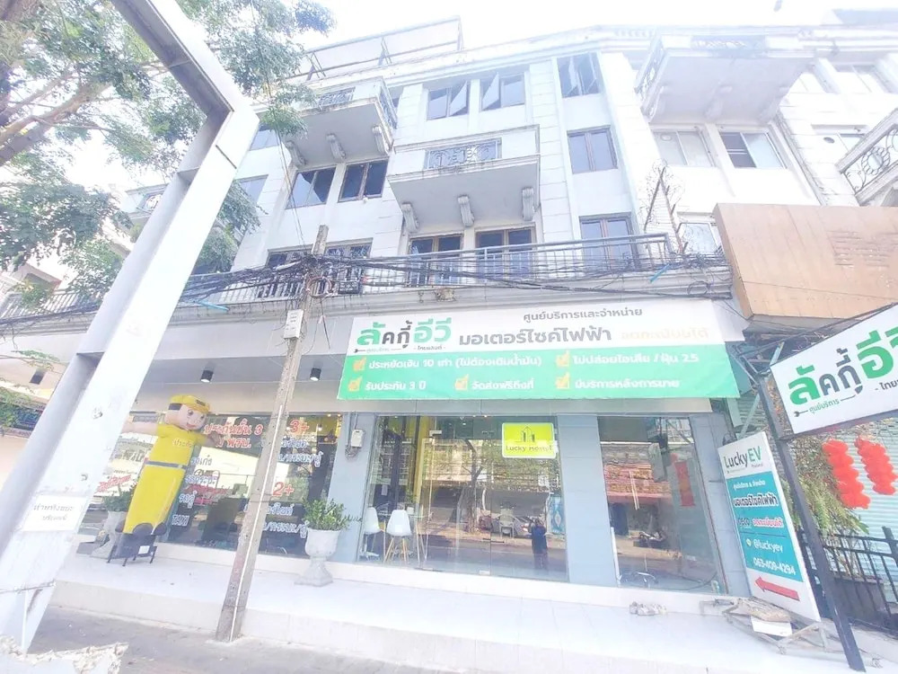 Sukhum Huai Khwang Guest House